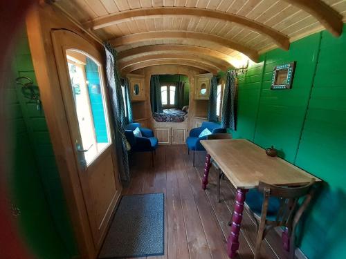 Roulotte Cosy le Chêne Vert (Roulotte Cosy le Chene Vert) in Verseilles-le-Bas