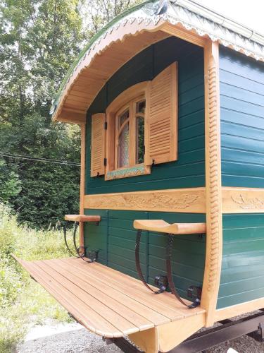 Roulotte Cosy le Chêne Vert (Roulotte Cosy le Chene Vert) in Verseilles-le-Bas