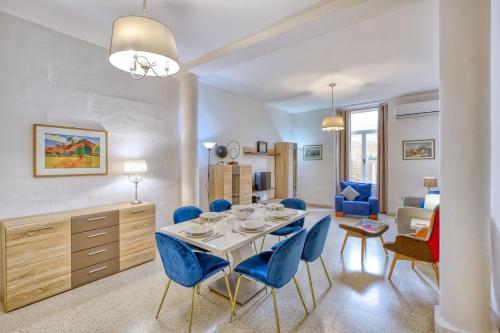 Spacious 3 Bedroom Stay in Historic Valletta, Valletta