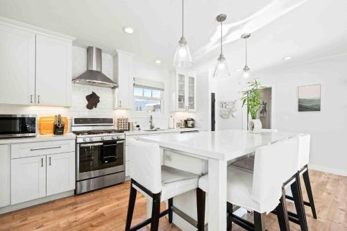 Kitchen, Charming Modern Escape with Outdoor Living in San Dimas (CA)