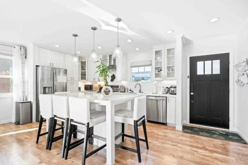 Kitchen, Charming Modern Escape with Outdoor Living in San Dimas (CA)