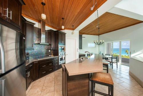 Sky Beach Club Split - Contemporary Beach Villa In Boutique Club villa in Governor's Harbour