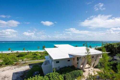 Sky Beach Club Split - Contemporary Beach Villa In Boutique Club villa in Governor's Harbour