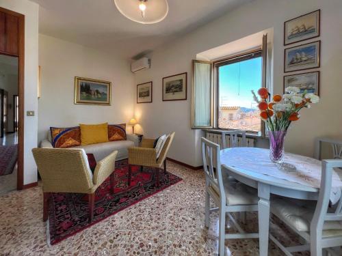 Instalaciones, Attico Altucci in Porta Crucifera