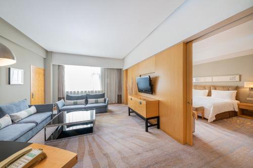 Holiday Inn BEIJING DESHENGMEN Room Type - Suite with One King and One Single Bed