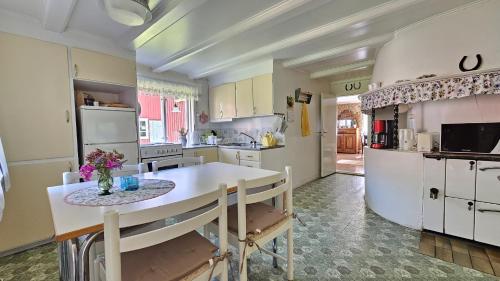 Cottage surrounded by peaceful nature in Tegneby in 洛桑