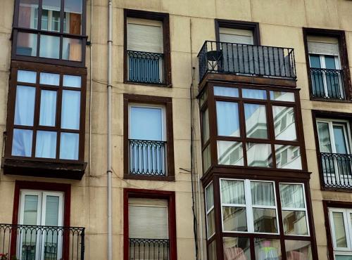 Apartamento en el centro de Santander en la plaza Juan Carlos I - image 3