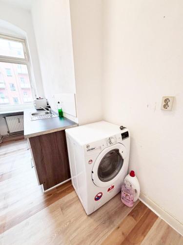 1Room Flat with Kitchen Near Neukölln & Kreuzberg (1Room Flat with Kitchen Near Neukolln & Kreuzberg) in Treptow
