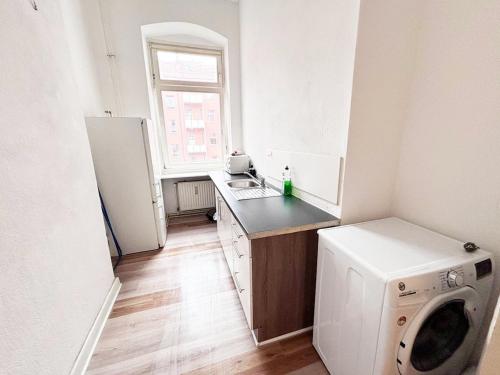 1Room Flat with Kitchen Near Neukölln & Kreuzberg (1Room Flat with Kitchen Near Neukolln & Kreuzberg) in Treptow