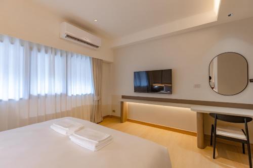 The Bentley Hotel - image 11