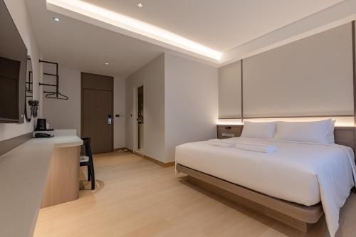 The Bentley Hotel - image 13
