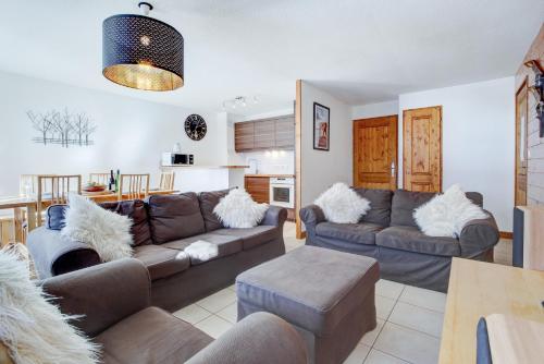 Three-Bedroom Apartment with Mountain View