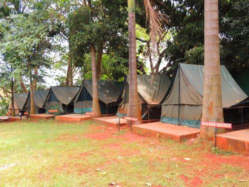 Pohled zvenku, Explorers River Camp in Jinja