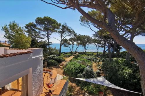 Charming villa with garden and sea view