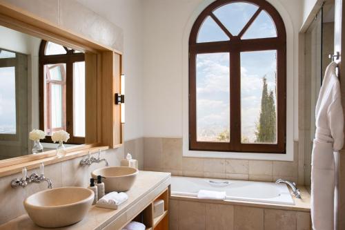 room detail thumbnail 2