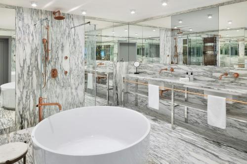 H15 Palace Hotel - image 36