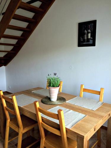 2 bedrooms, 3 beds