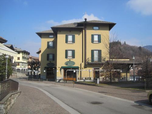 Hotel Residence Moderno - Accommodation - Selvino