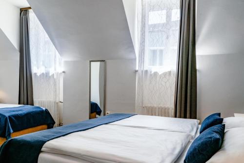 BlueBell Hotel - image 44