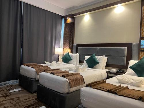 Sky View Hotel, Madinah Room Type - Standard Quad