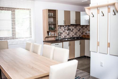 Pensiunea Mateș (Pensiunea Mates) in Horea