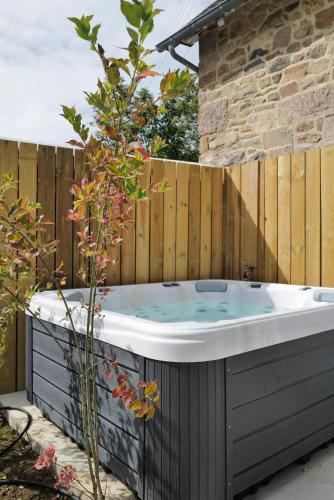 Maison refaite à neuf- avec Jacuzzi- LE HOMARD 15 – khách sạn tại Keruncun