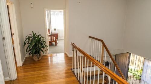 Prime Location Private Home Large Pool Pets welcome in 莫爾文