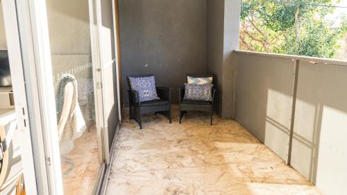 陽台/露台, Prime Location Private Home Large Pool Pets welcome in 莫爾文