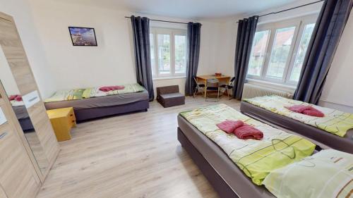 3 twin beds