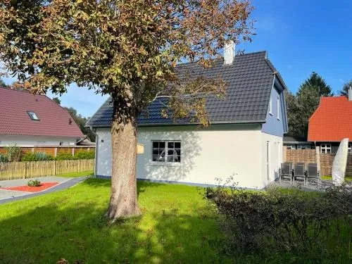 FH Rosengang - fuer 6 Personen, Kamin, Terrasse, Garten in Born, Deutschland