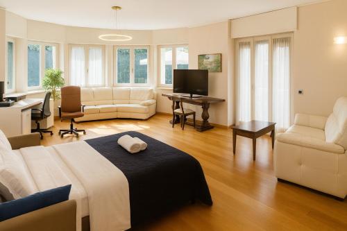 Triple room, shared bathroom