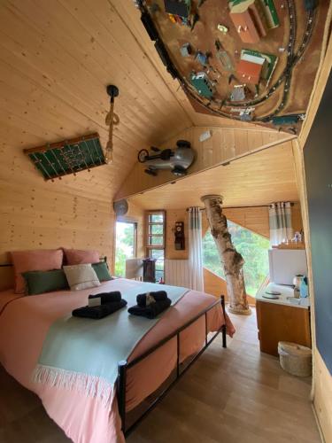 Charmante cabane perchée (Charmante cabane perchee) in Saintry-sur-Seine