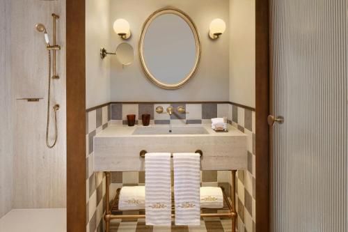 room detail thumbnail 2