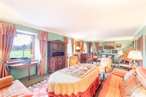 Вид, Glenogle Highland Estate Home in Лочернхед
