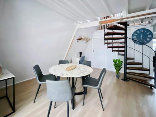 Coastal A-Frame Hideaway in Hastings / Tyabb