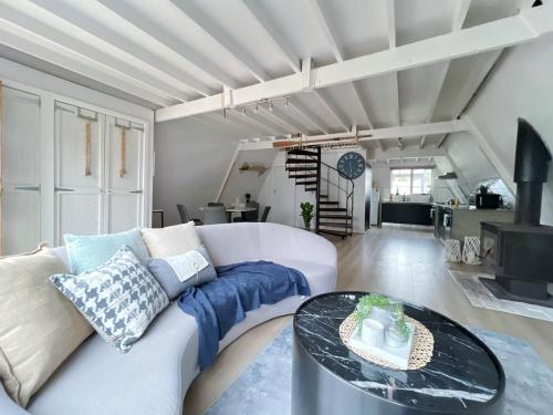 Coastal A-Frame Hideaway in Hastings / Tyabb