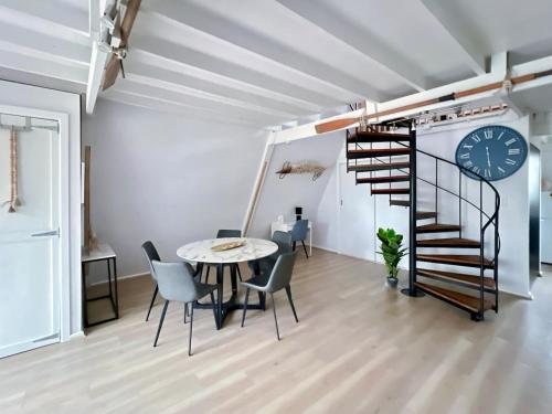 Coastal A-Frame Hideaway in Hastings / Tyabb