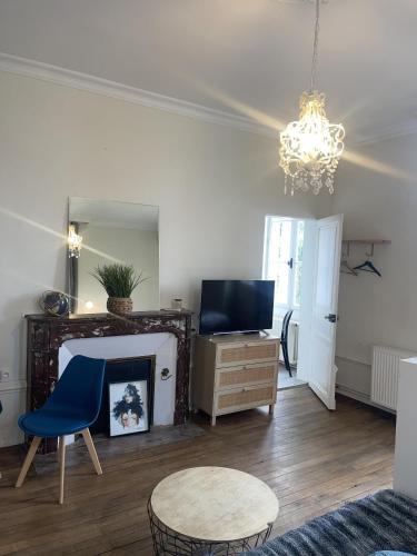 Villa Chadourne - Le Maitre du Navire - Spacieux Studio - Location saisonnière - Brive-la-Gaillarde