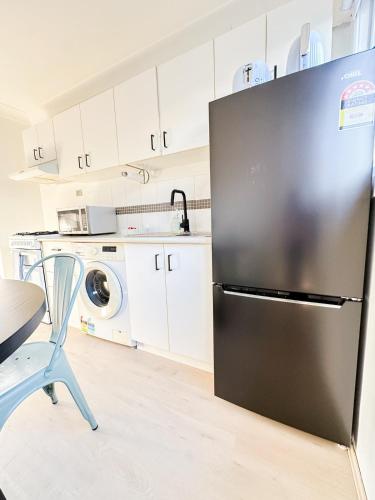 Mi Casa Su Casa - 2BR Sleeps 6 - Free Parking - CBD in 溫莎