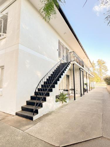 Mi Casa Su Casa - 2BR Sleeps 6 - Free Parking - CBD in 溫莎