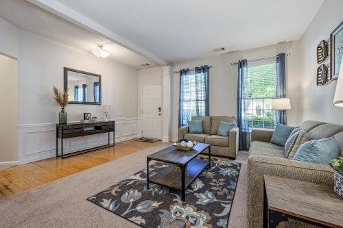 Pet-Friendly 3BR w Porch & Grill Weekday Deals - image 7