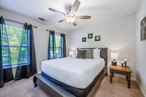 Pet-Friendly 3BR w Porch & Grill Weekday Deals - image 3