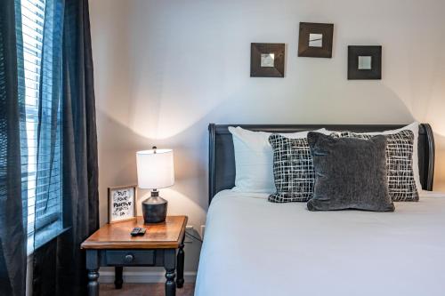 Pet-Friendly 3BR w Porch & Grill Weekday Deals - image 2