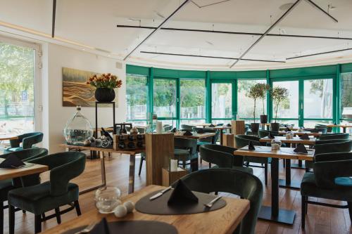 Restaurant, Parkhotel IV Jahreszeiten Kuhlungsborn in Ostseebad Kühlungsborn