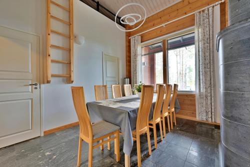 Facilities, Holiday Cabin Isomus inc outdoor jacuzzi in Nilivaara