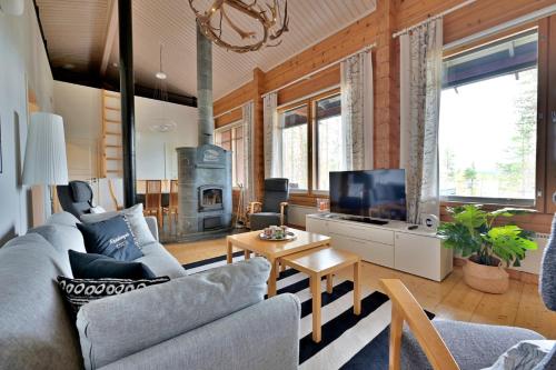 Facilities, Holiday Cabin Isomus inc outdoor jacuzzi in Nilivaara