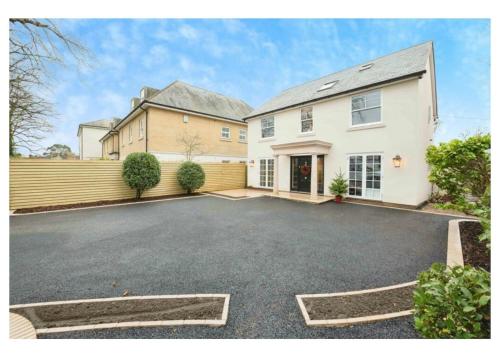 The Wellness Retreat Sauna Ice Bath & Hot tub in Netley