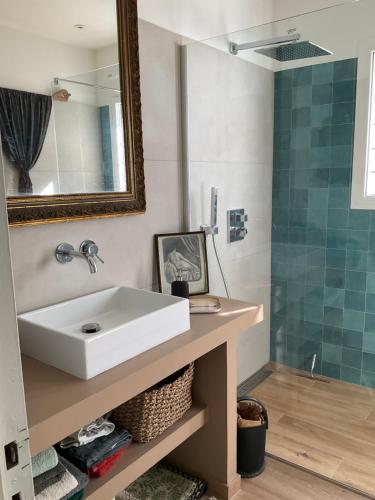 Maison avec vue mer et jacuzzi à 15 mn du centre (Maison avec vue mer et jacuzzi a 15 mn du centre) in St Pierre de Feric
