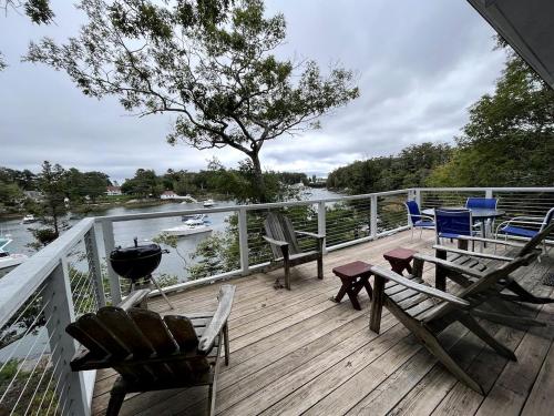 Pet Friendly Cottage with Stunning Views in Boothbay Harbor, Maine in Boothbay Harbor