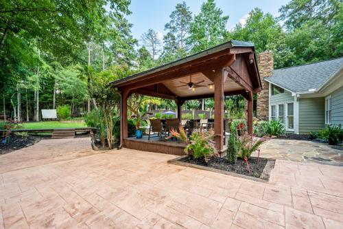 Poolside Farm Serenity Group Perfect Cozy Gazebo - image 11